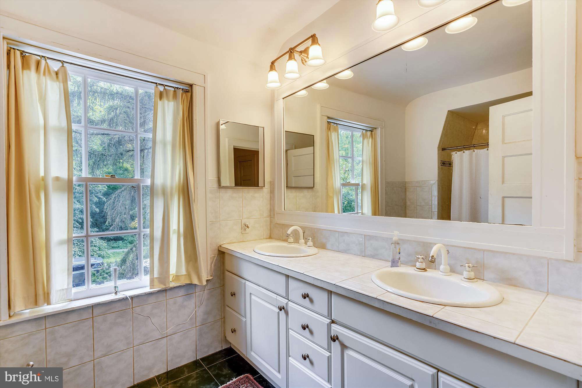 4902 Wilmslow Road Baltimore, MD 21210 - Photo 37 of 62 Upper level bathroom