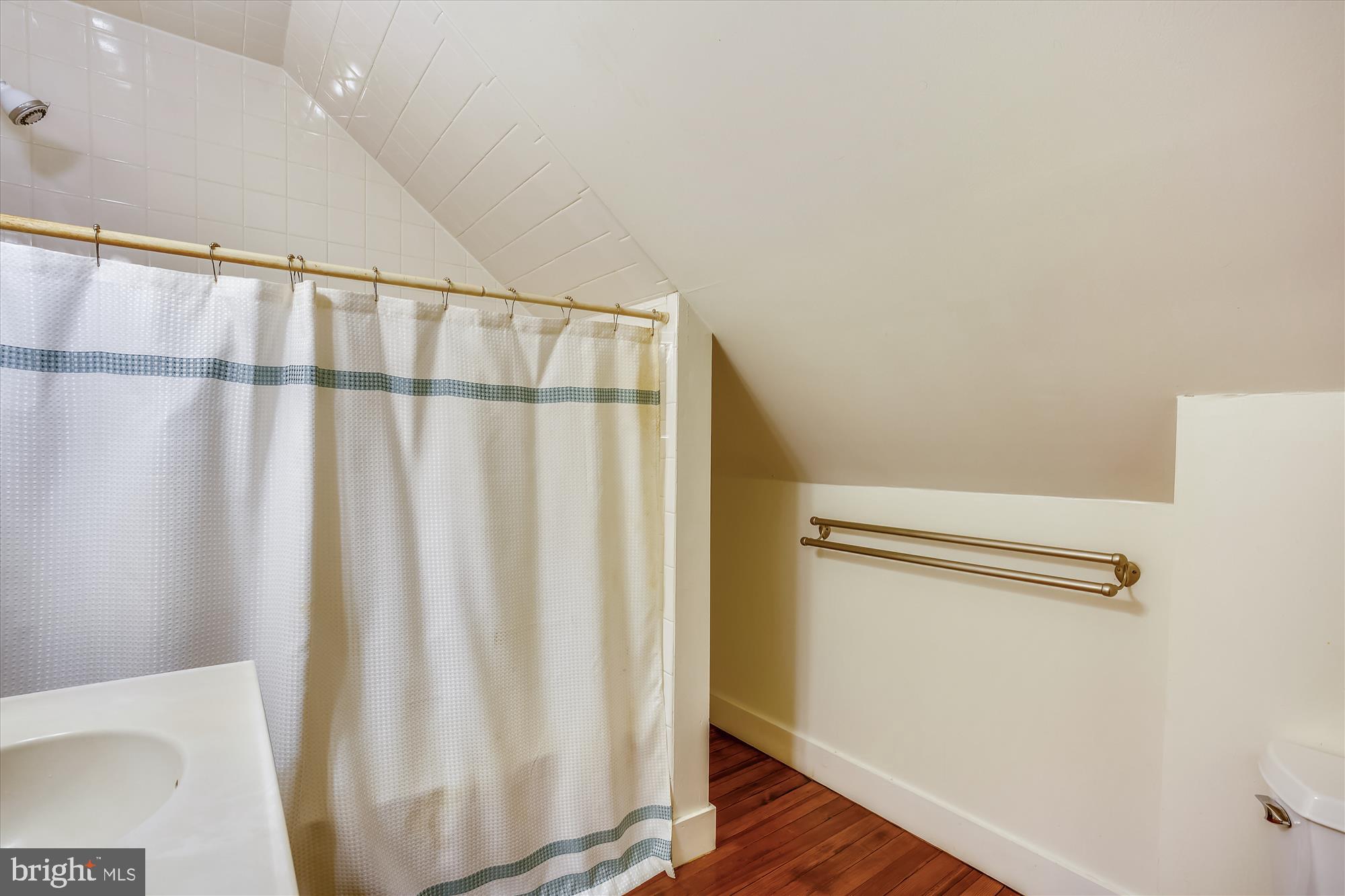 4902 Wilmslow Road Baltimore, MD 21210 - Photo 47 of 62 Upper level two bathroom