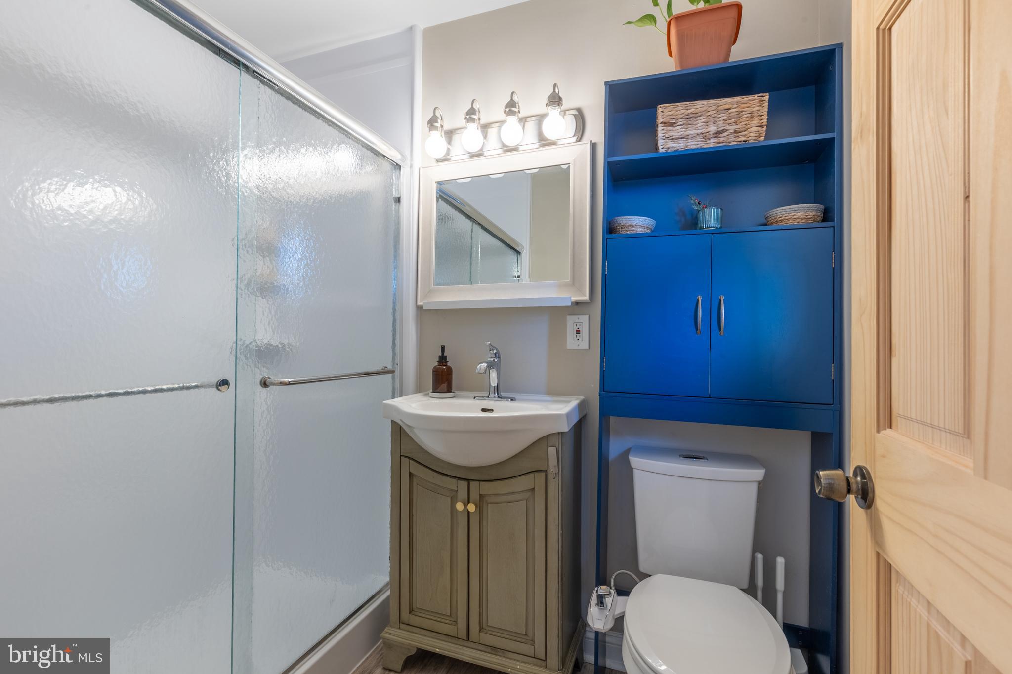 4 Reyburn Court New Castle, DE 19720 - Photo 17 of 21 a bathroom with a toilet a sink and mirror
