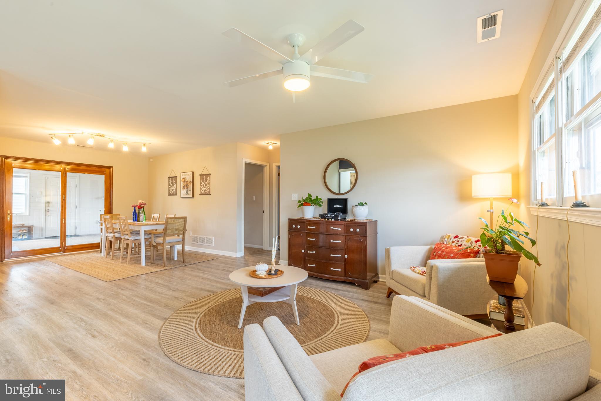 4 Reyburn Court New Castle, DE 19720 - Photo 5 of 21 a living room with furniture and a table
