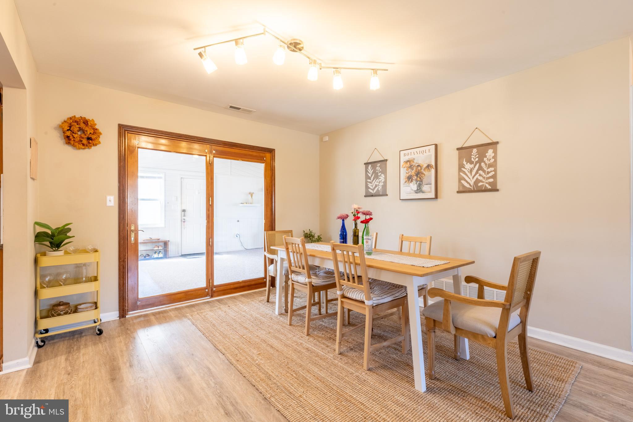 4 Reyburn Court New Castle, DE 19720 - Photo 6 of 21 a view of a dining room with furniture and wooden floor