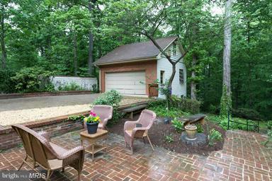 6609 Robin Road Springfield, VA 22150 - Photo 28 of 28 a backyard of a house with outdoor seating