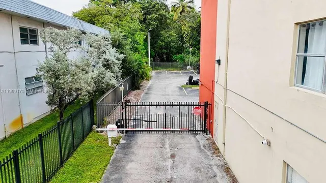 $1,850 | 1475 Northeast 125th Terrace, Unit 205J, North Miami, FL 33161
