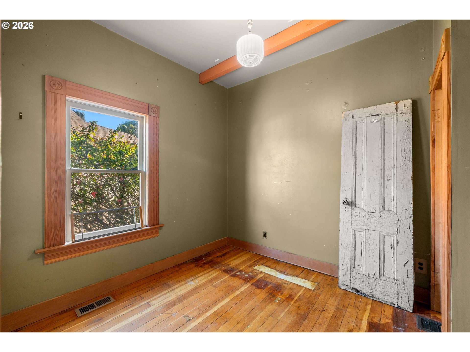 3909 Southeast 69th Avenue Portland, OR 97206 - Photo 8 of 15 a view of an empty room and window