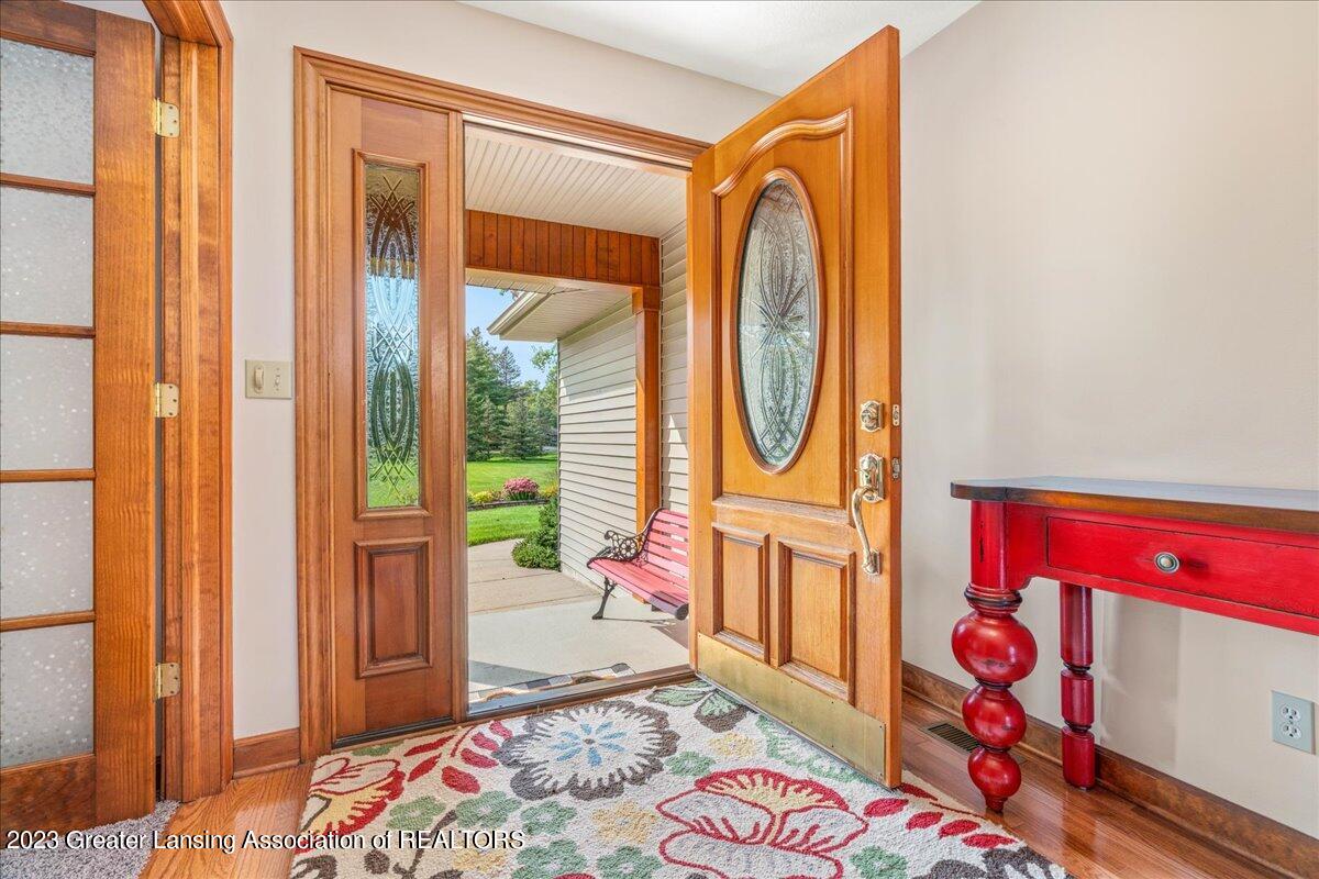 10568 Royston Road Grand Ledge, MI 48837 - Photo 10 of 60 19-Media Jett-12