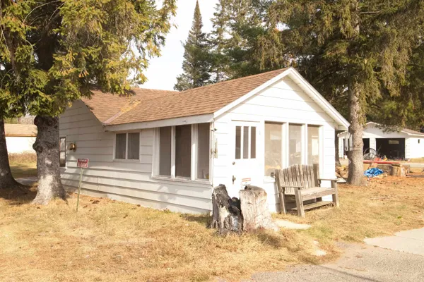 $325,000 | N10008 Parkway Road, Stephenson, WI 54114