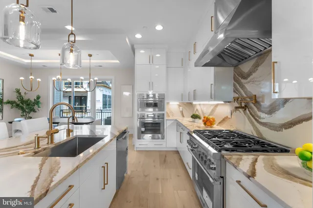 $2,790,000 | 7047 Liberty Lane, Unit 32, McLean, VA 22101