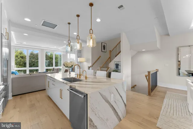 $2,790,000 | 7047 Liberty Lane, Unit 32, McLean, VA 22101