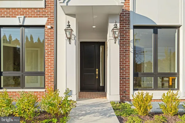 $2,790,000 | 7047 Liberty Lane, Unit 32, McLean, VA 22101