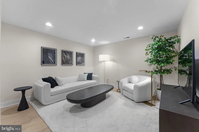 $2,790,000 | 7047 Liberty Lane, Unit 32, McLean, VA 22101