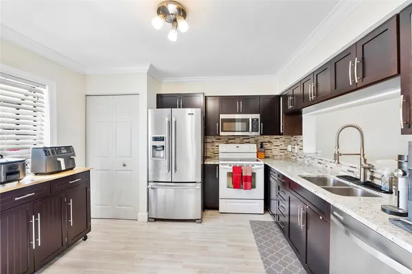 $393,900 | 9149 Southwest 21st Court, Unit F, Boca Raton, FL 33428