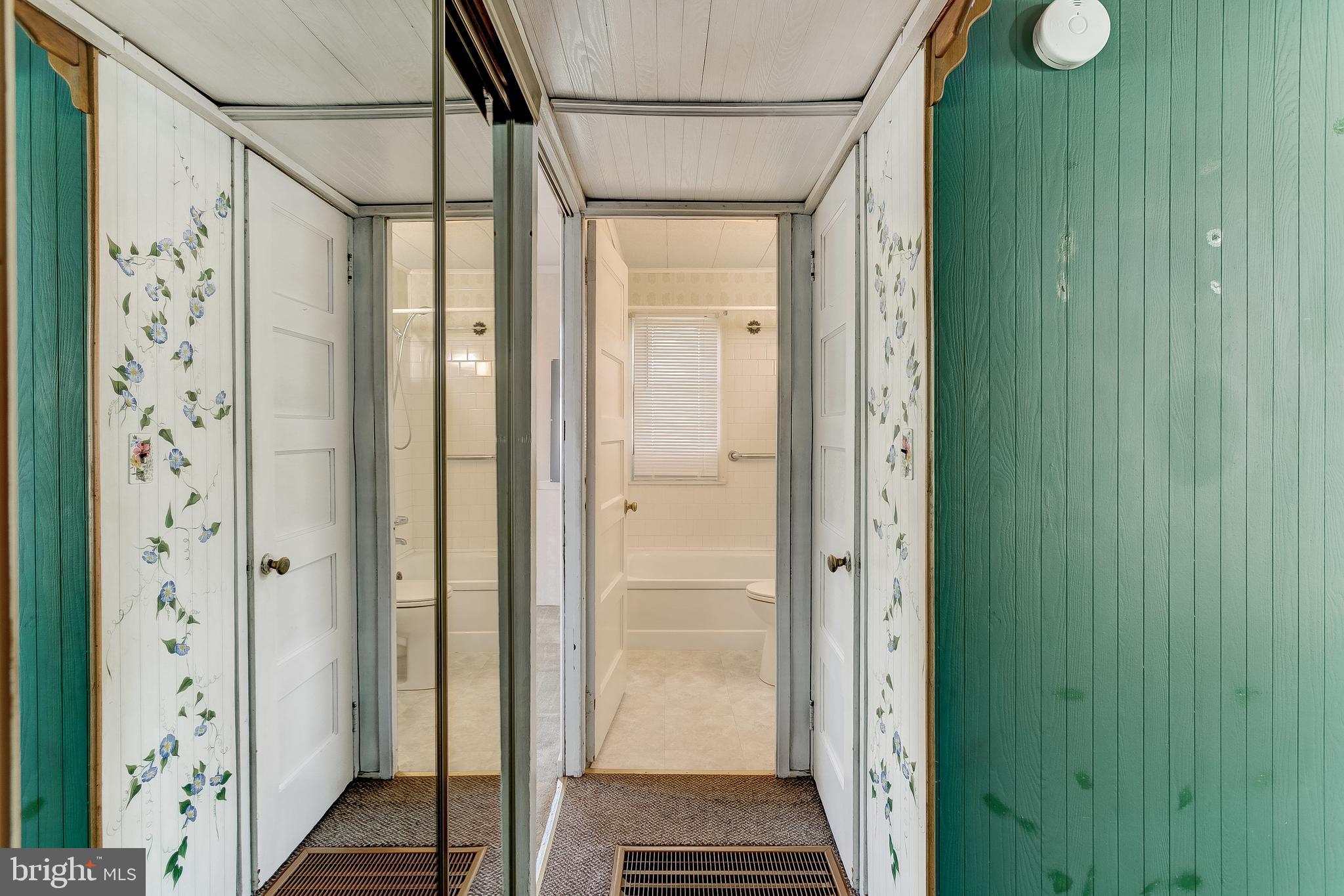 1508 Wilson Point Road Baltimore, MD 21220 - Photo 22 of 43 Hallway