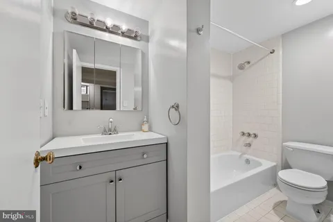 $2,000 | 2007 Kalorama Road Northwest, Unit B, Washington, DC 20009