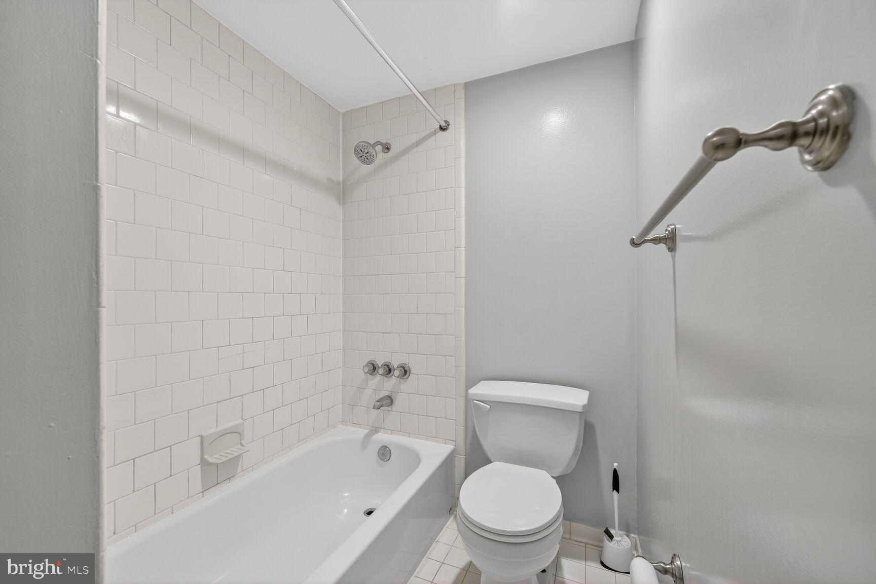 2007 Kalorama Road Northwest, Unit B Washington, DC 20009 - Photo 16 of 17