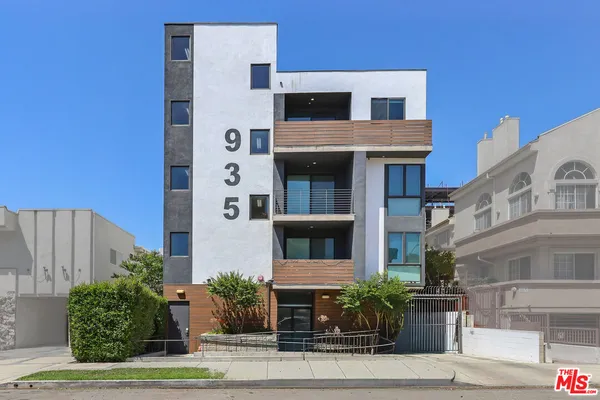 $1,100,000 | 935 North Hudson Avenue, Unit 401, Los Angeles, CA 90038
