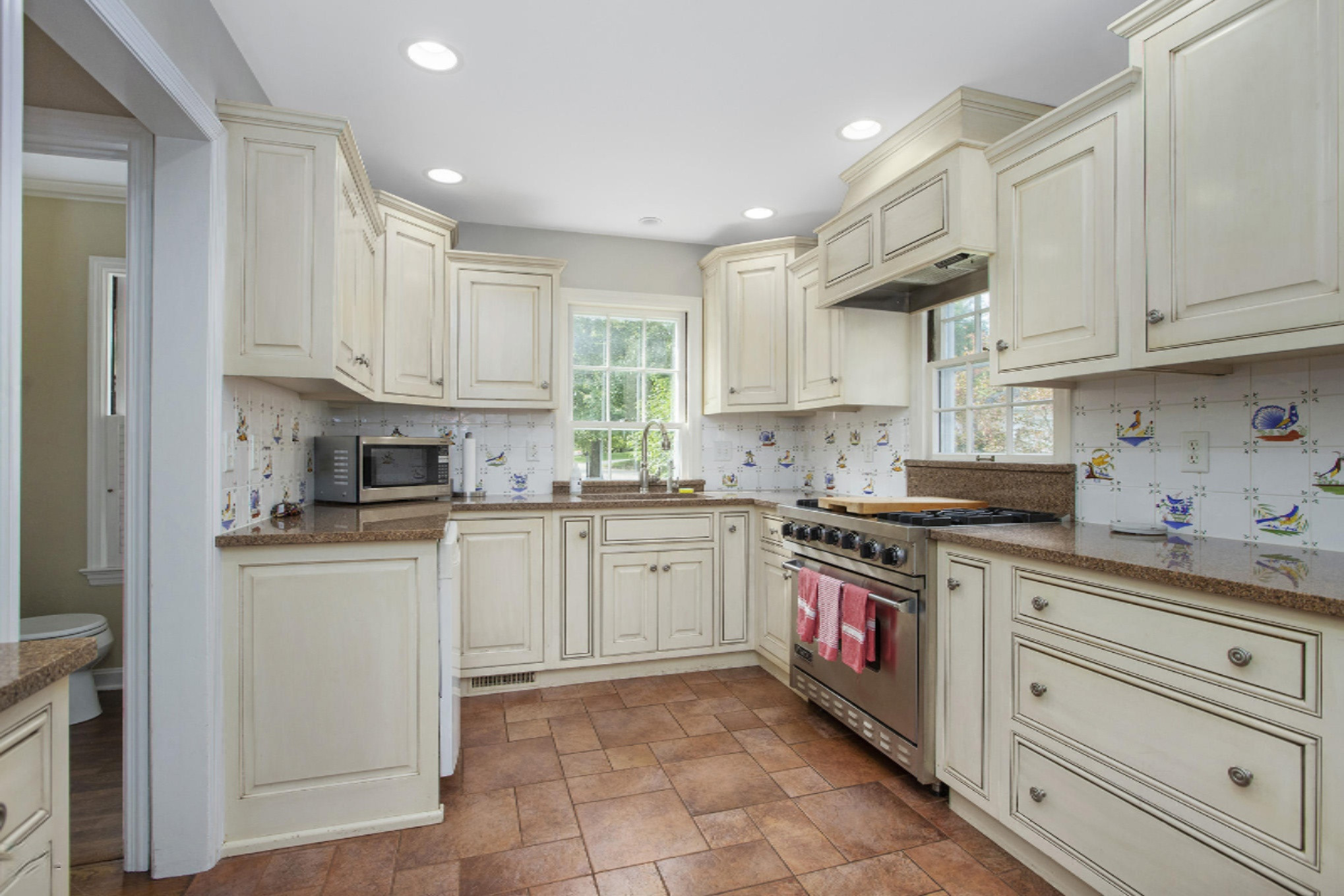 1702 Embury Road Kalamazoo, MI 49008 - Photo 19 of 42 NDP_DNGs_130