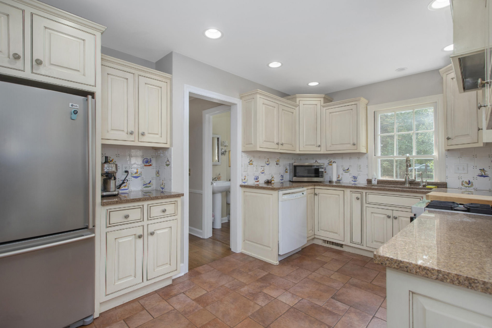 1702 Embury Road Kalamazoo, MI 49008 - Photo 20 of 42 NDP_DNGs_131