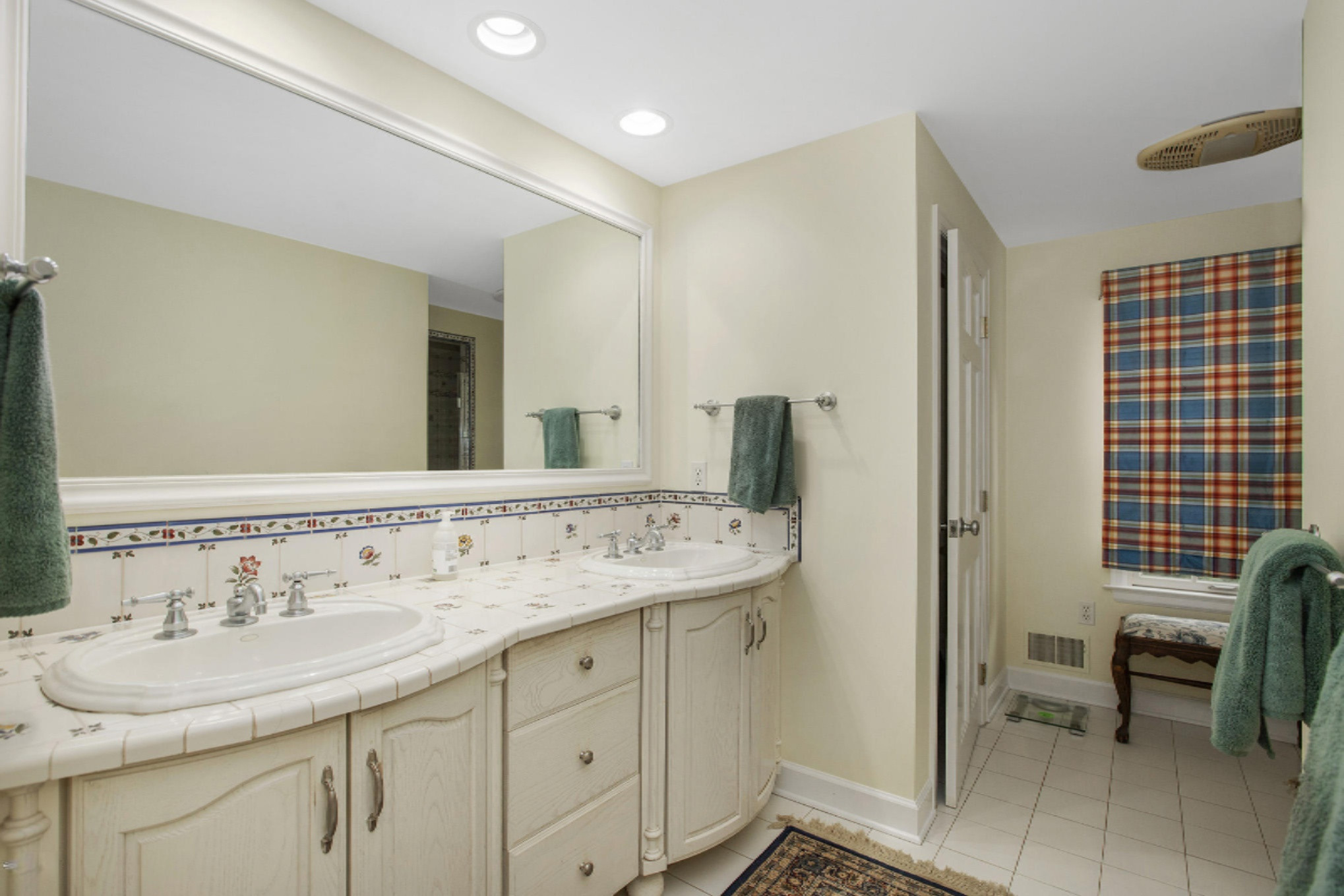 1702 Embury Road Kalamazoo, MI 49008 - Photo 26 of 42 NDP_DNGs_157