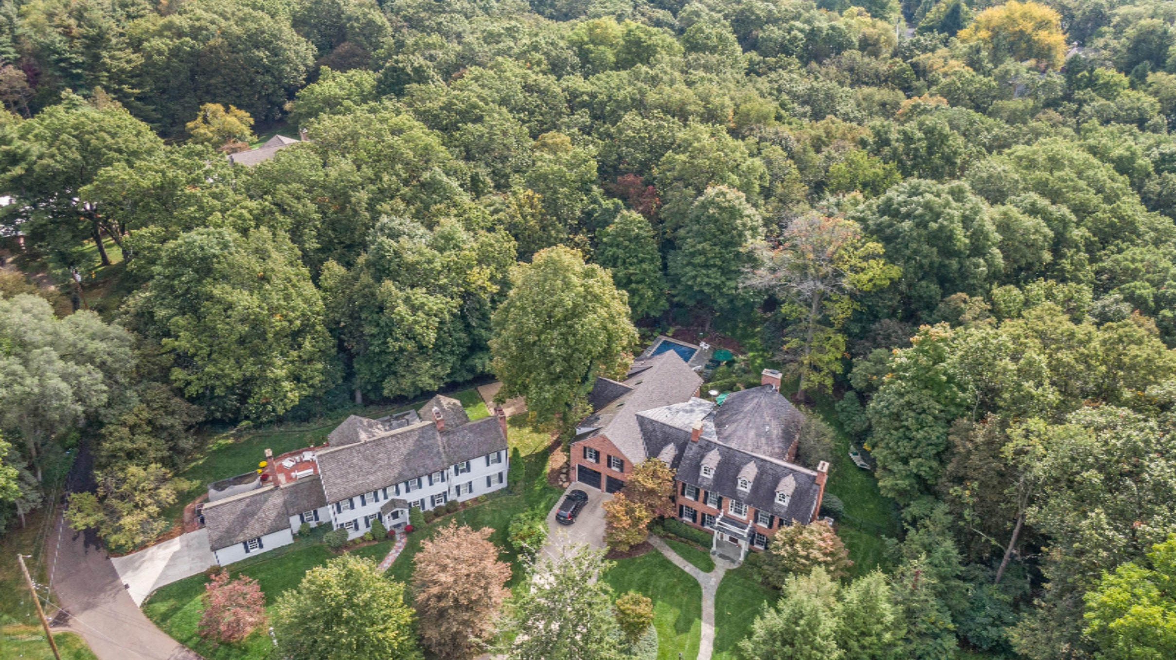 1702 Embury Road Kalamazoo, MI 49008 - Photo 3 of 42 DJI_0532