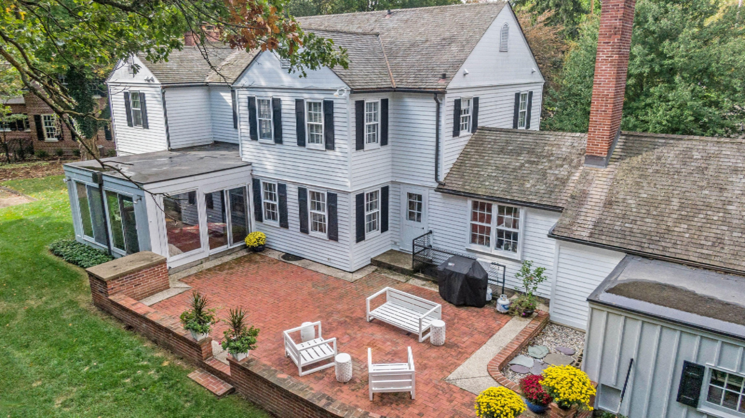 1702 Embury Road Kalamazoo, MI 49008 - Photo 7 of 42 DJI_0529