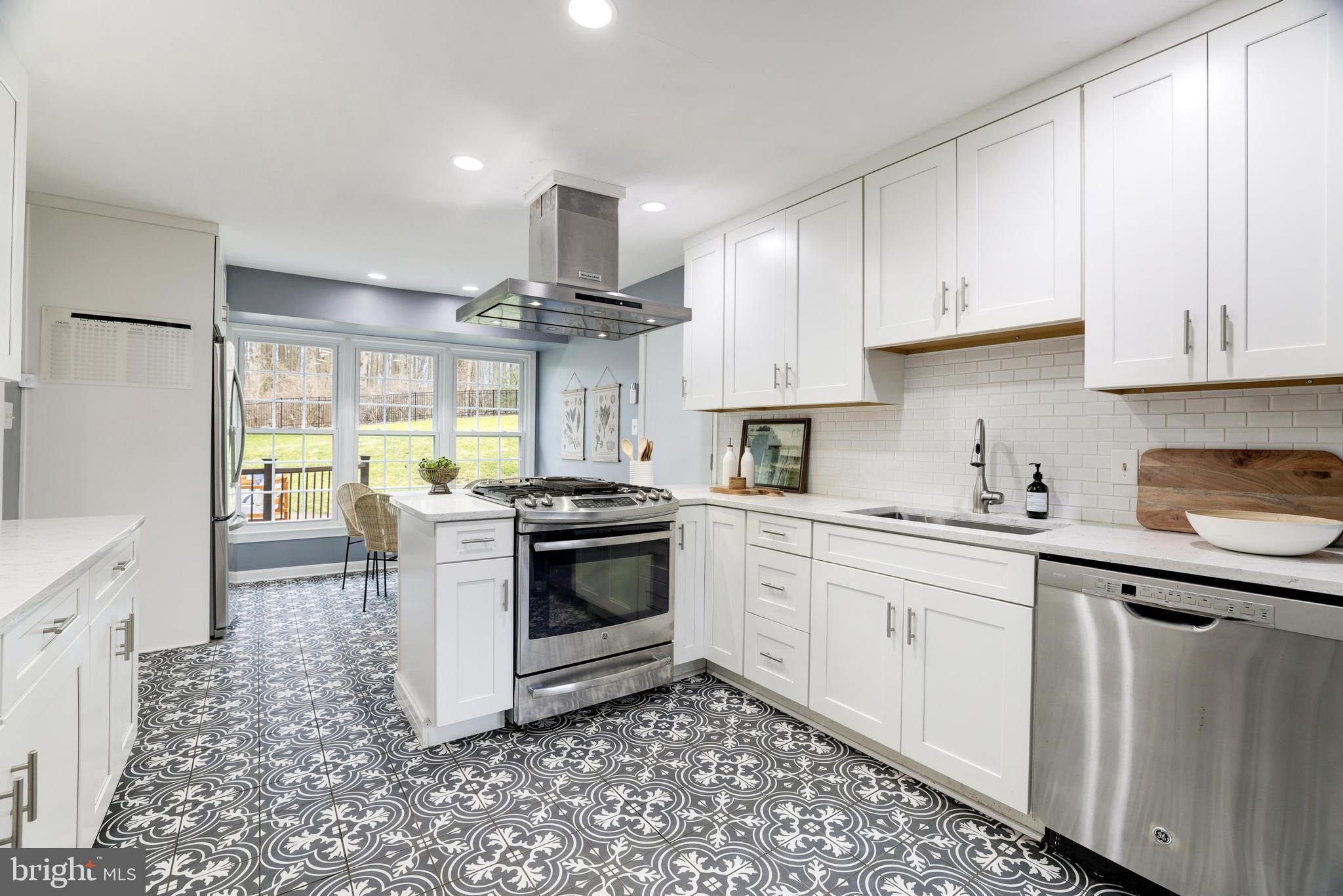 10091 Lawyers Road Vienna, VA 22181 - Photo 16 of 87 Gallery Image 16