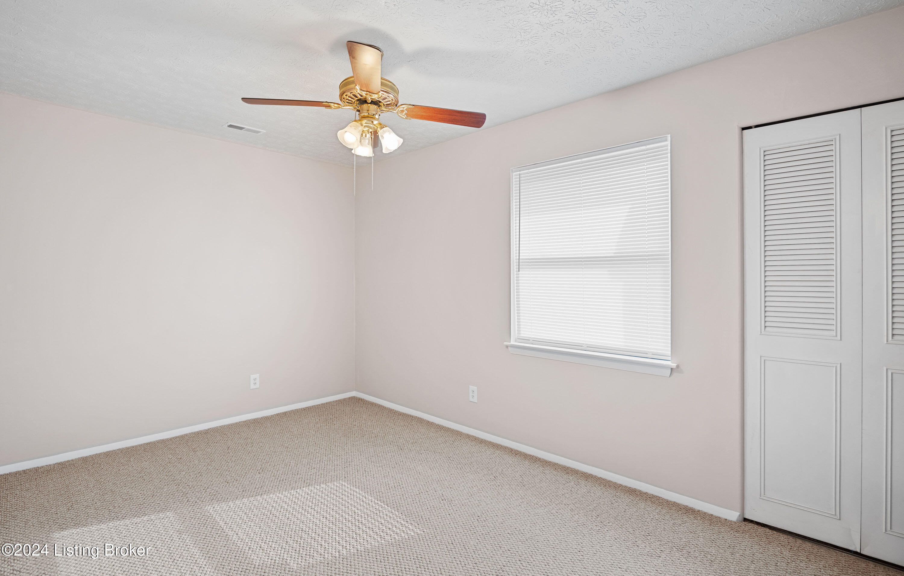 371 East Blue Jay Road Louisville, KY 40229 - Photo 13 of 22 013