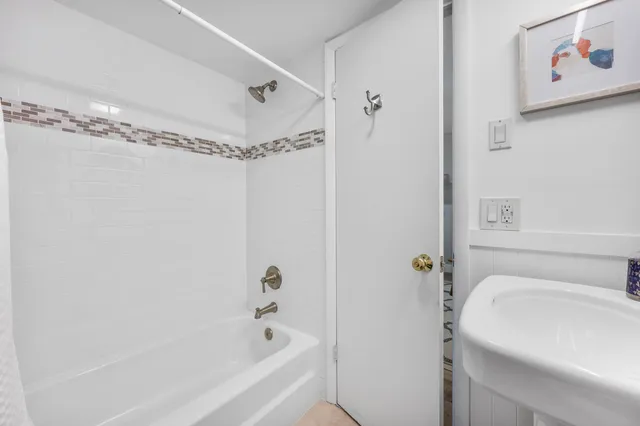 $420,000 | 231 East Lantana Road, Unit 402, Lantana, FL 33462