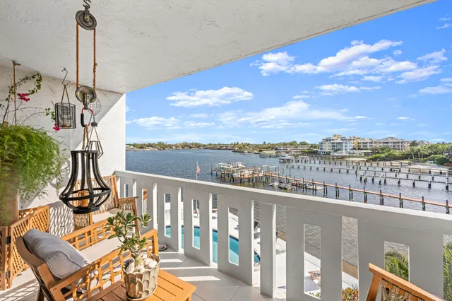 $420,000 | 231 East Lantana Road, Unit 402, Lantana, FL 33462