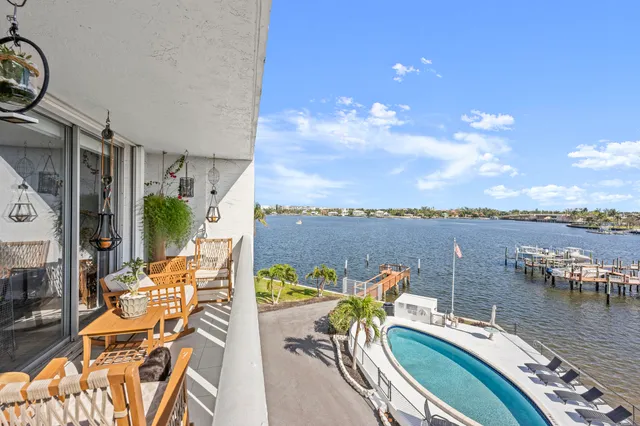 $420,000 | 231 East Lantana Road, Unit 402, Lantana, FL 33462