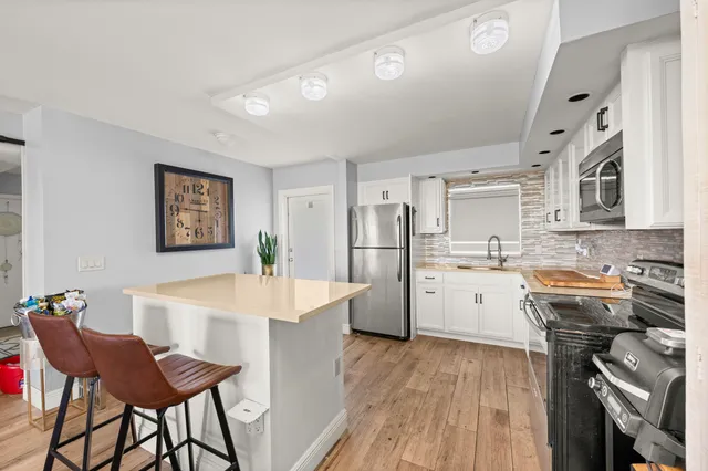 $420,000 | 231 East Lantana Road, Unit 402, Lantana, FL 33462