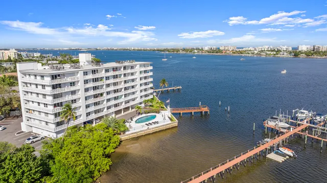 $420,000 | 231 East Lantana Road, Unit 402, Lantana, FL 33462