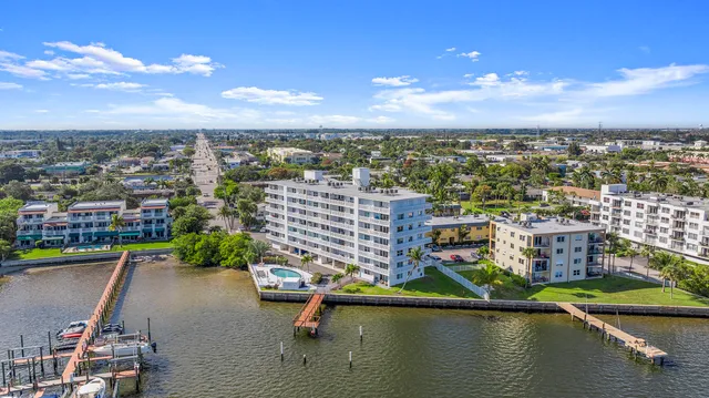 $420,000 | 231 East Lantana Road, Unit 402, Lantana, FL 33462