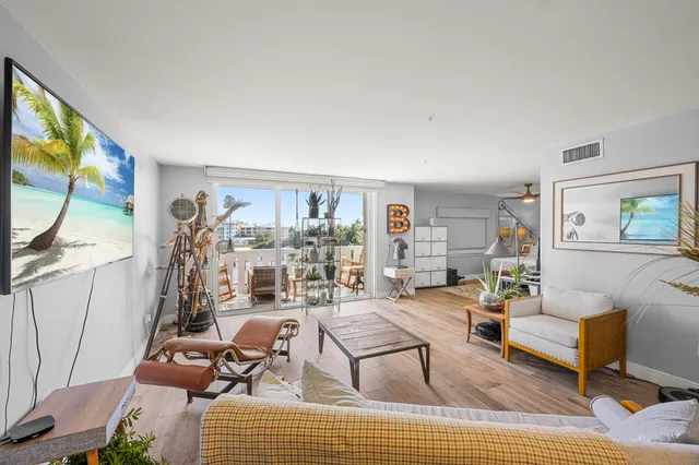 $420,000 | 231 East Lantana Road, Unit 402, Lantana, FL 33462