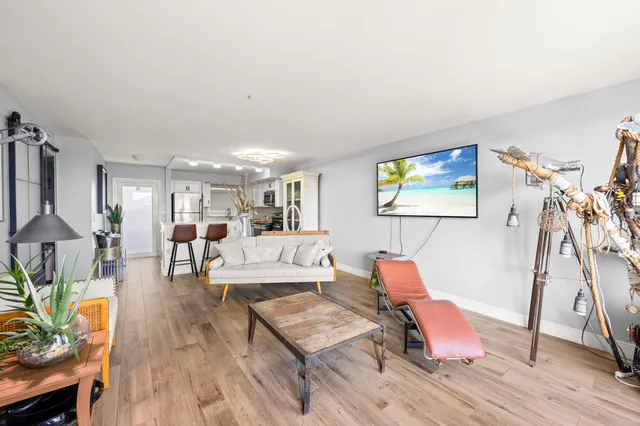 $420,000 | 231 East Lantana Road, Unit 402, Lantana, FL 33462