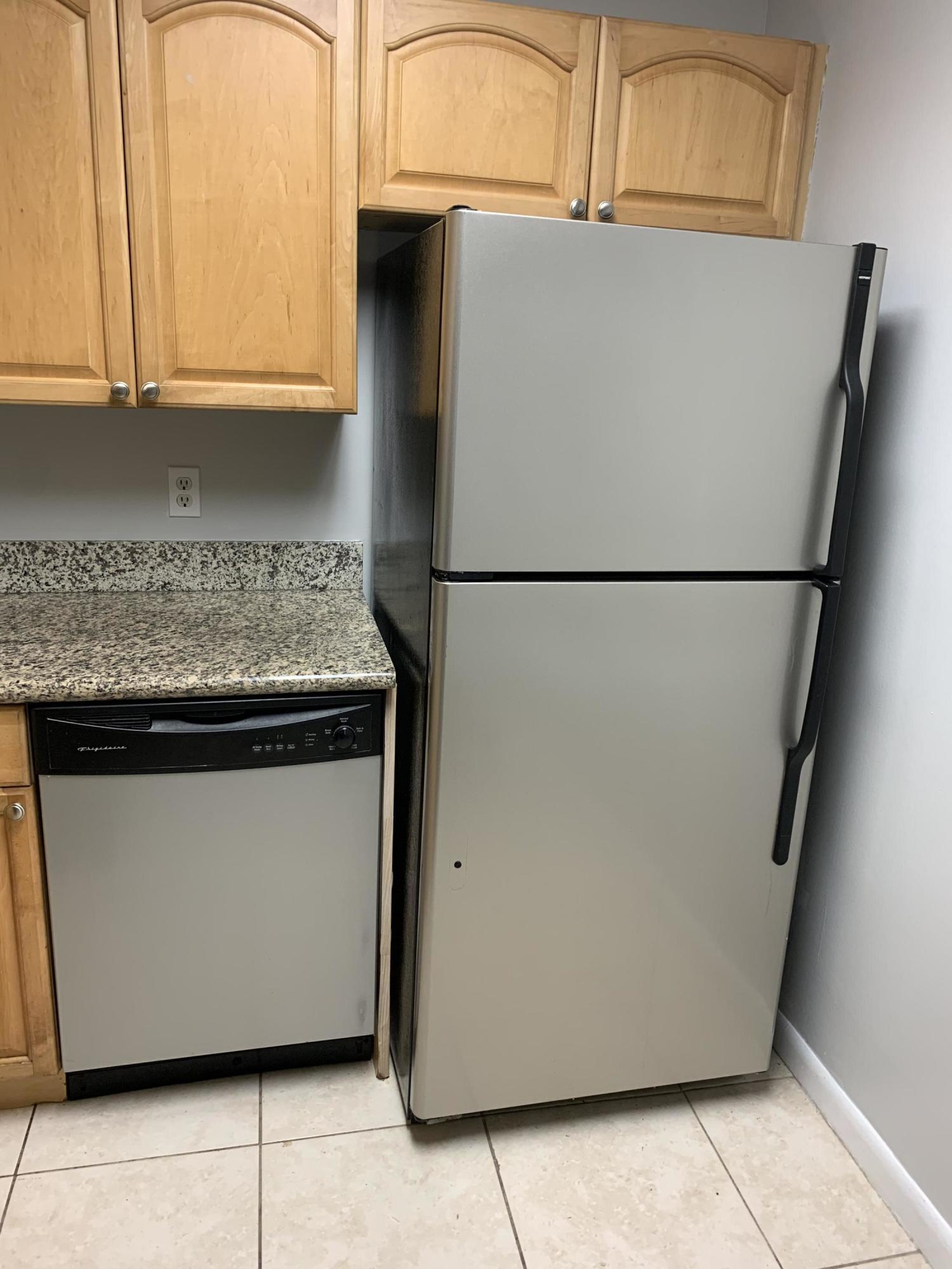 450 Northwest 20th Street, Unit 209 Boca Raton, FL 33431 - Photo 5 of 28 Nice Beveled Cabinets