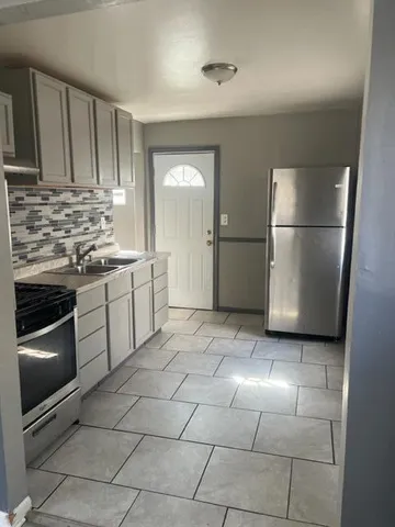 $1,400 | 13046 Sherman Avenue, Warren, MI 48089