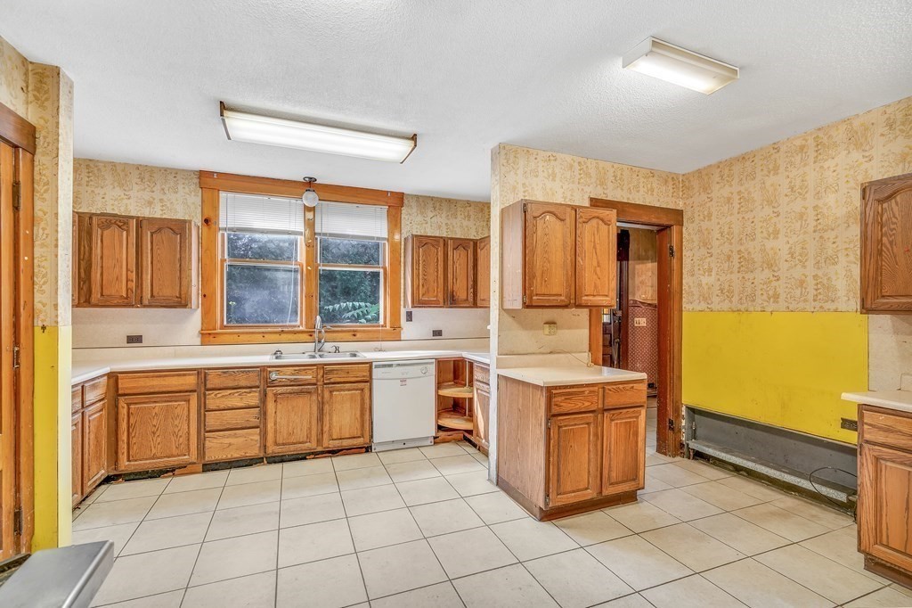 45 Prescott Street Clinton, MA 01510 - Photo 9 of 40 Gallery Image 9