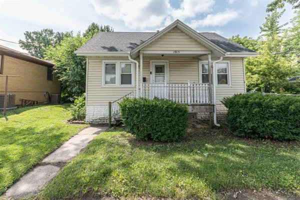 $120,000 | 1915 9th Avenue, Rockford, IL 61104