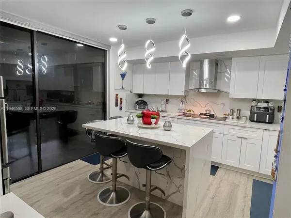 $2,700 | 8635 Northwest 8th Street, Unit 311, Miami, FL 33126