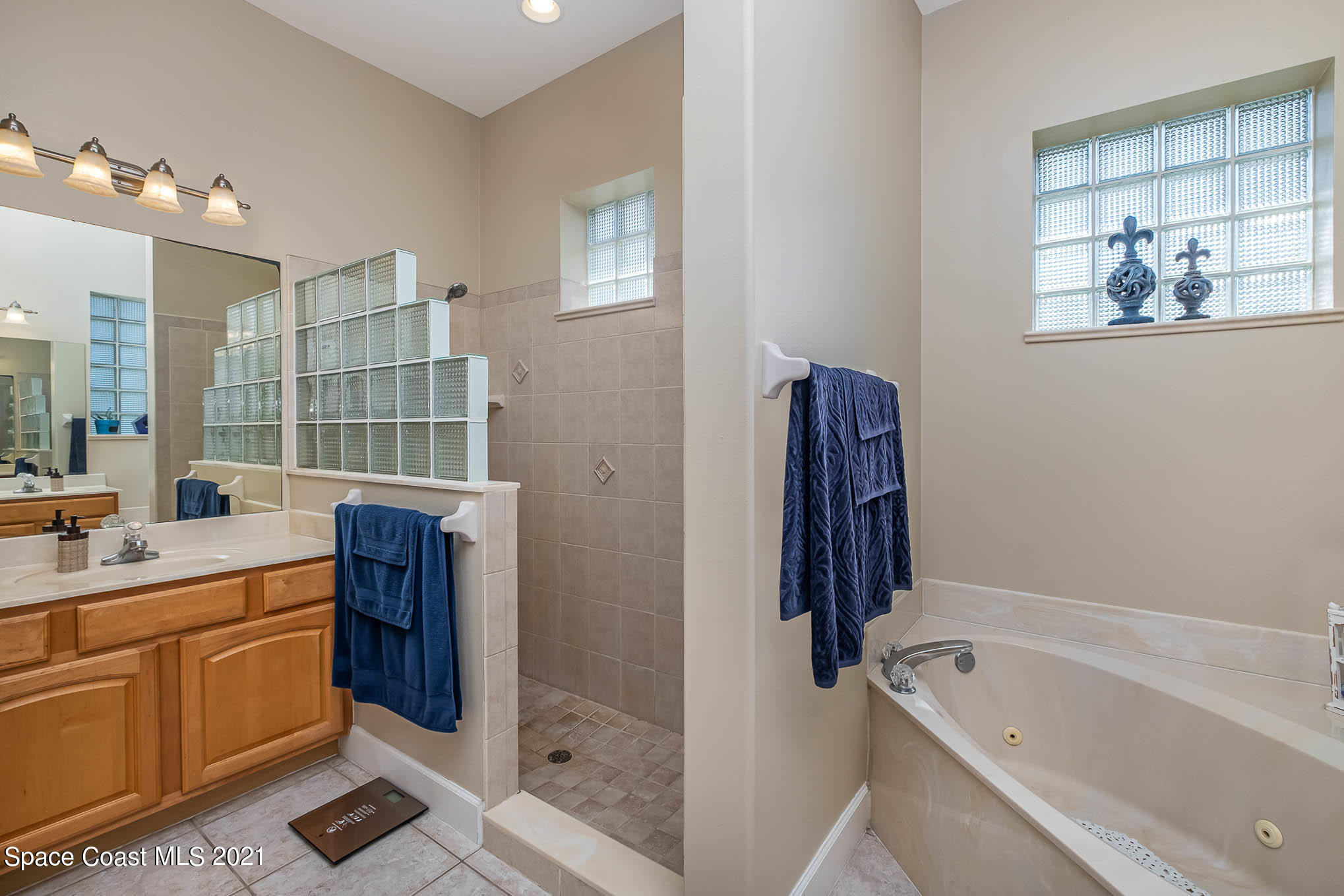 4329 Hunter Road Mims, FL 32754 - Photo 22 of 35 a bathroom with a tub sink and mirror