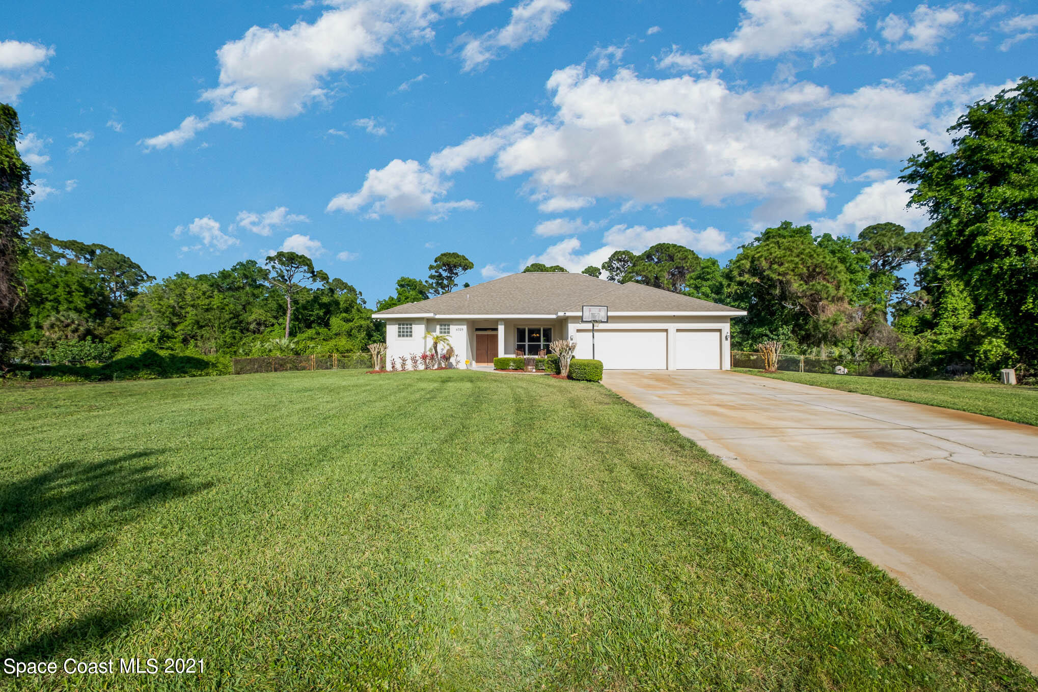 4329 Hunter Road Mims, FL 32754 - Photo 32 of 35 a front view of a house with garden