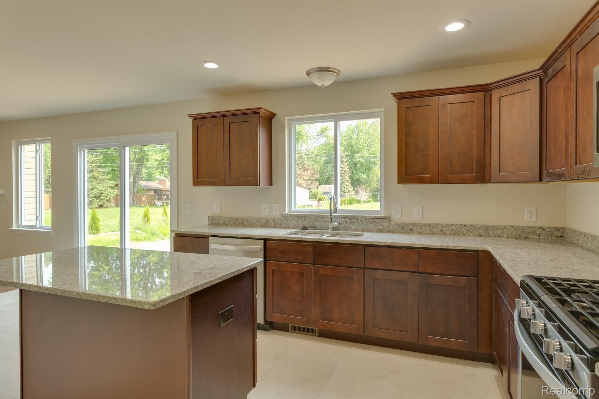 18957 Faulman Road Clinton Township, MI 48035 - Photo 6 of 39 18957Faulman-10.jpg