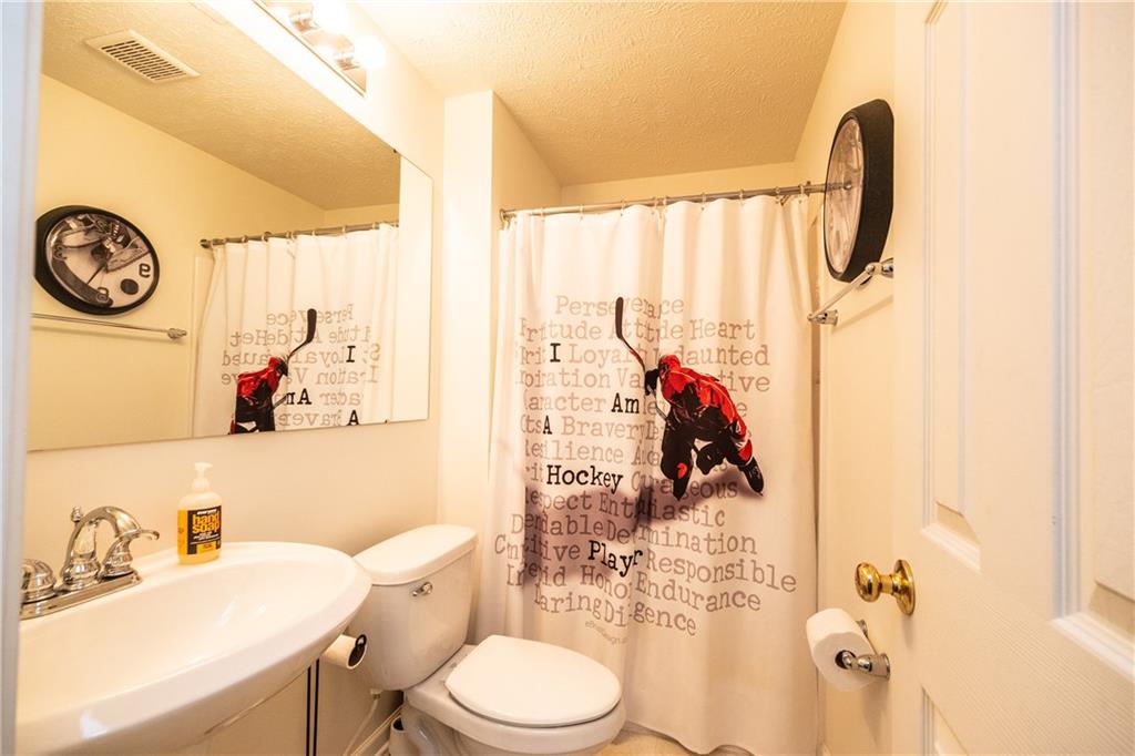 518 Blue Ridge Drive Coraopolis, PA 15108 - Photo 9 of 25 Gallery Image 9