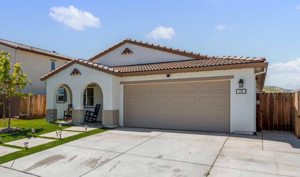 209 Dogwood Rnch Way Patterson, CA 95363 - Photo 3 of 35