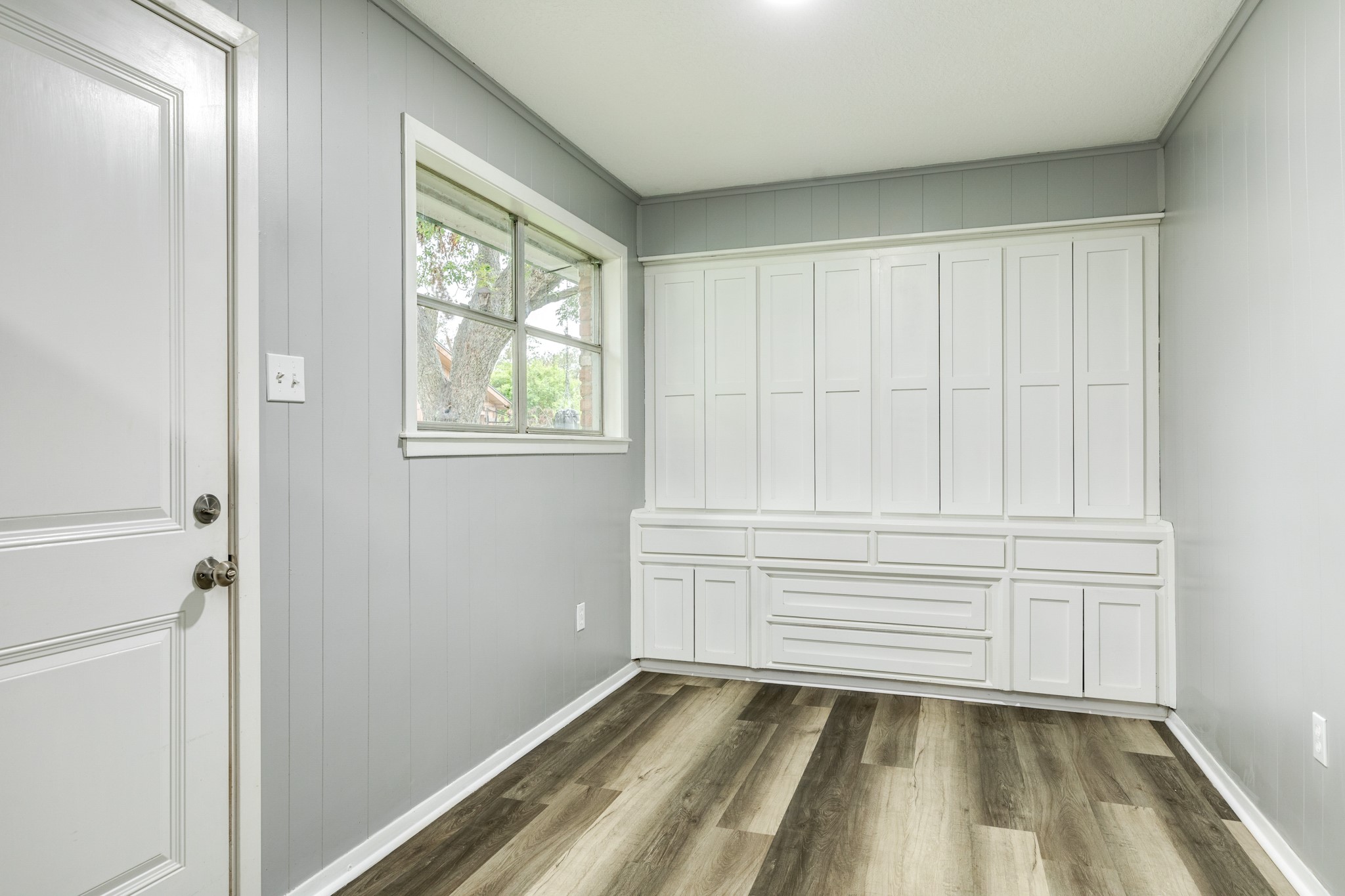 908 West Mulberry Street Angleton, TX 77515 - Photo 20 of 22 a view of an empty room with a window