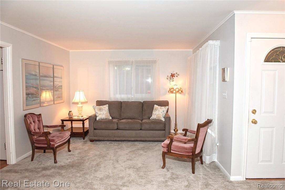 1853 Massoit Road Royal Oak, MI 48073 - Photo 4 of 38 Massoit-05.jpg
