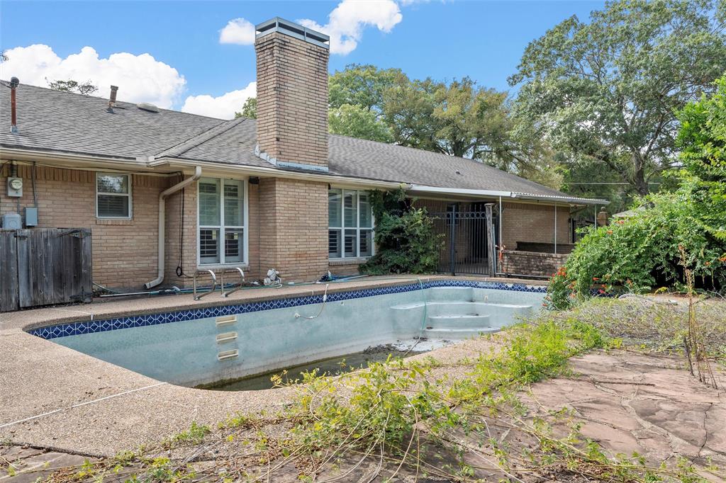 849 Deer Ridge Drive Woodway, TX 76712 - Photo 21 of 25 a view of a house with pool and chairs