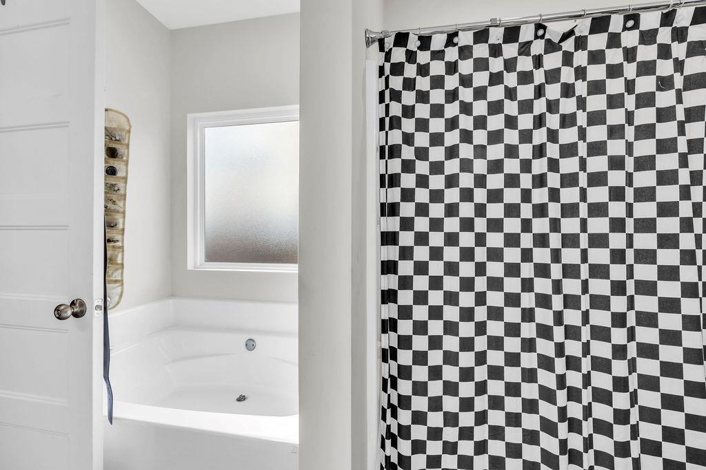 814 Natures Walk Gray, GA 31032 - Photo 13 of 27 a bathroom with a bathtub and shower