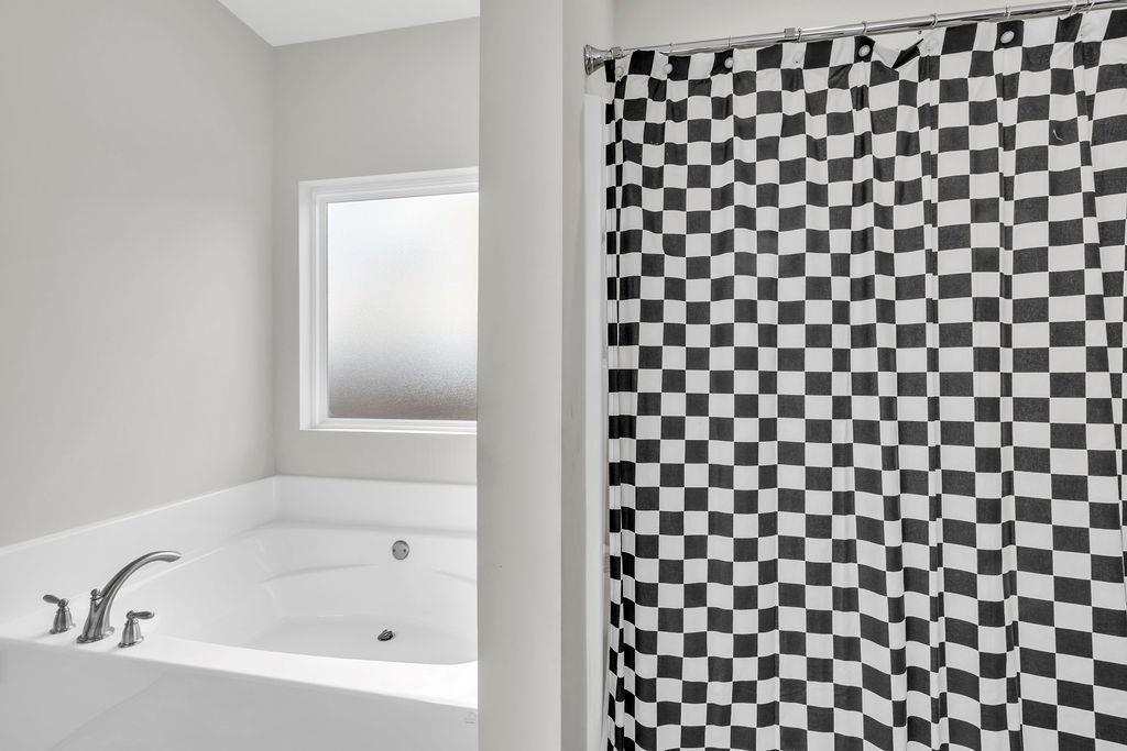 814 Natures Walk Gray, GA 31032 - Photo 14 of 27 a bathroom with a bathtub and a shower