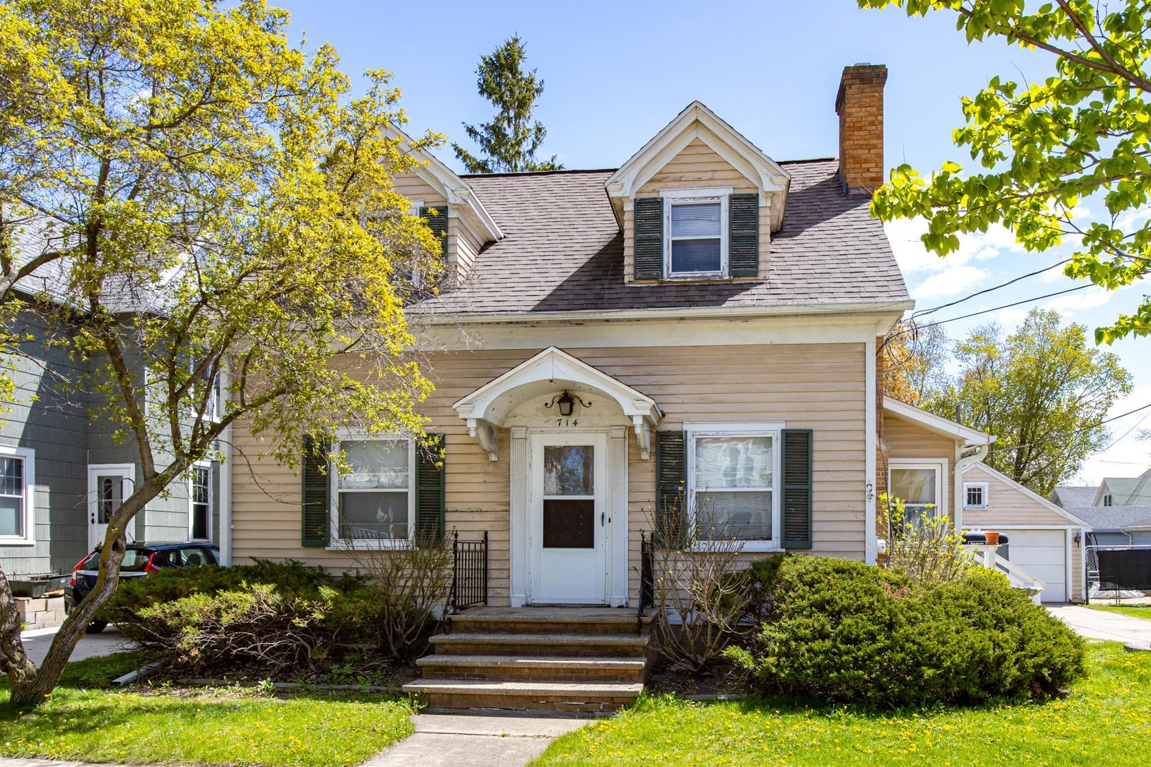 714 North Oneida Street Appleton, WI 54911 - Photo 1 of 25